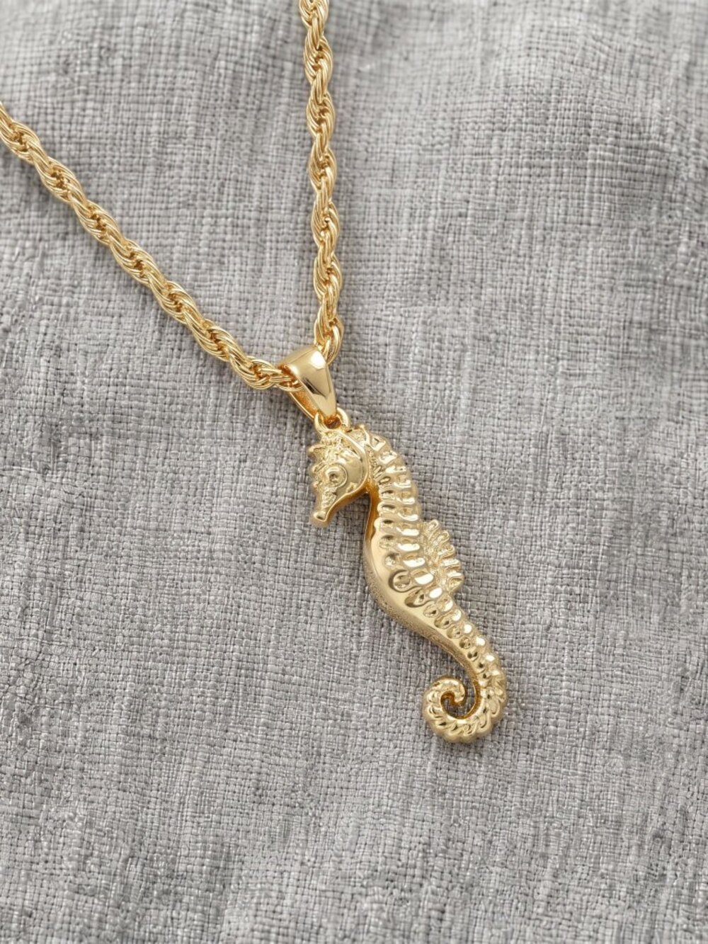 Kendra Scott Seahorse Gold Short Pendant Necklace - Picture 2 of 2
